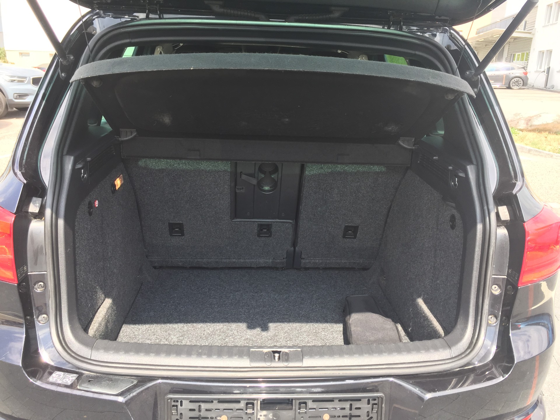 VW Tiguan 2.0 TDI BMT R-Line Design 4Motion-image-6