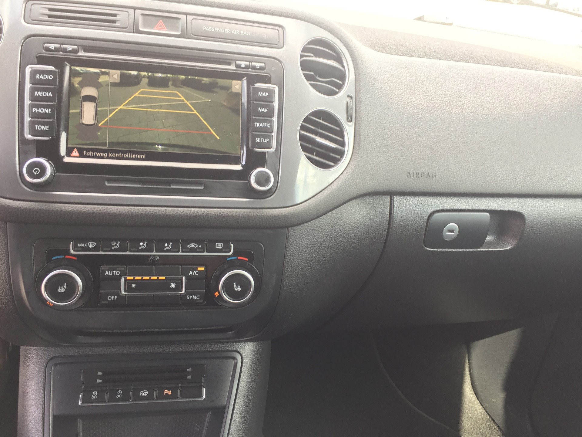 VW Tiguan 2.0 TDI BMT R-Line Design 4Motion-image-14