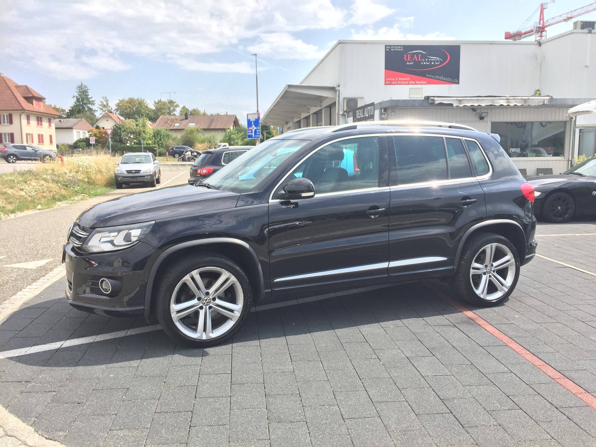 VW Tiguan 2.0 TDI BMT R-Line Design 4Motion-image-15