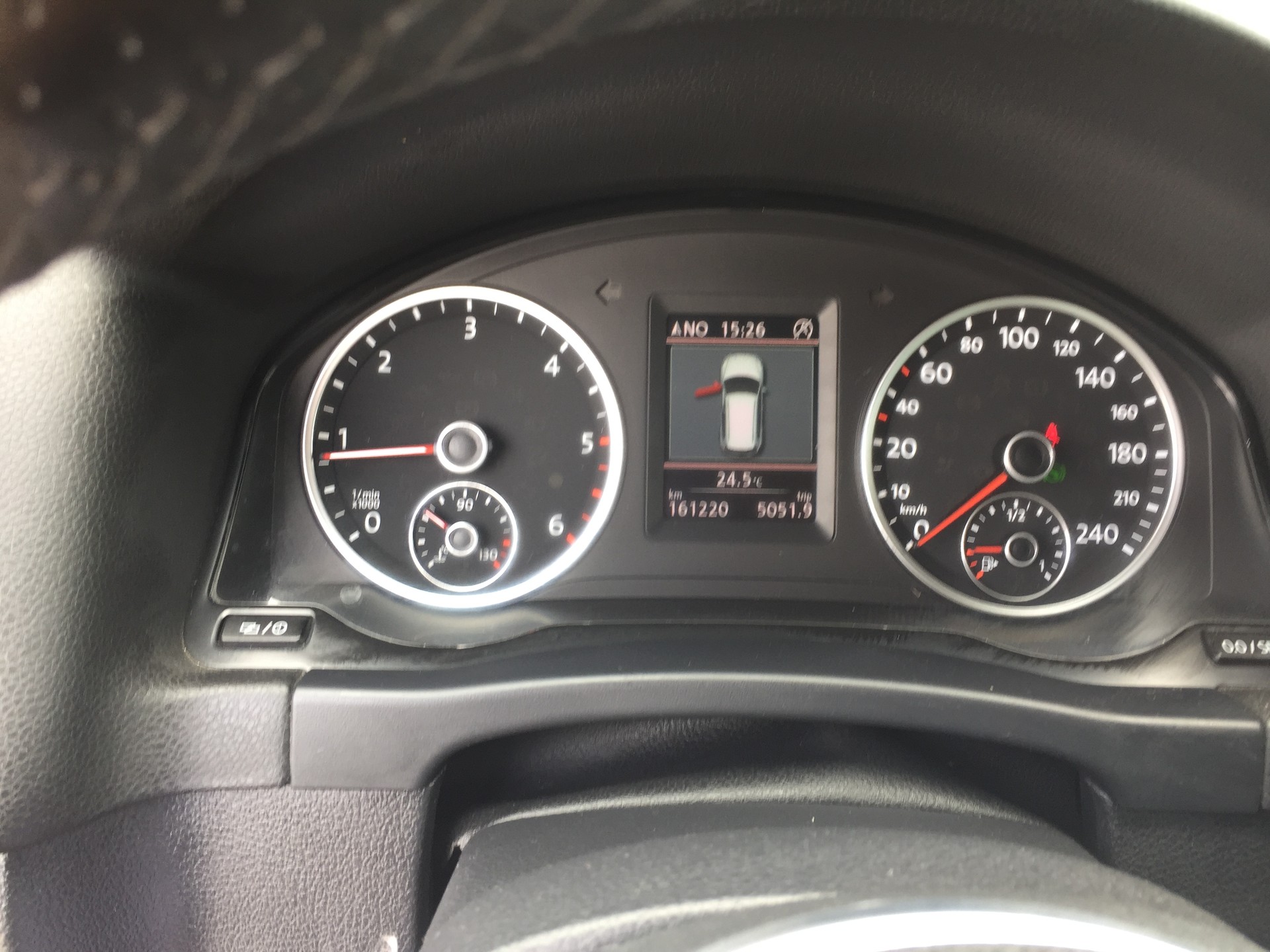 VW Tiguan 2.0 TDI BMT R-Line Design 4Motion-image-13