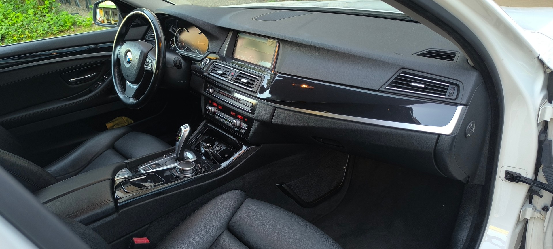 BMW 525d Touring xDrive Luxury Line Steptronic-image-14