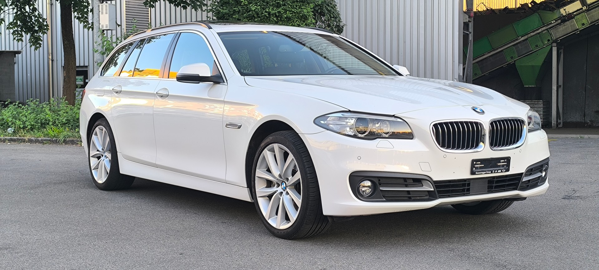 BMW 525d Touring xDrive Luxury Line Steptronic-image-1
