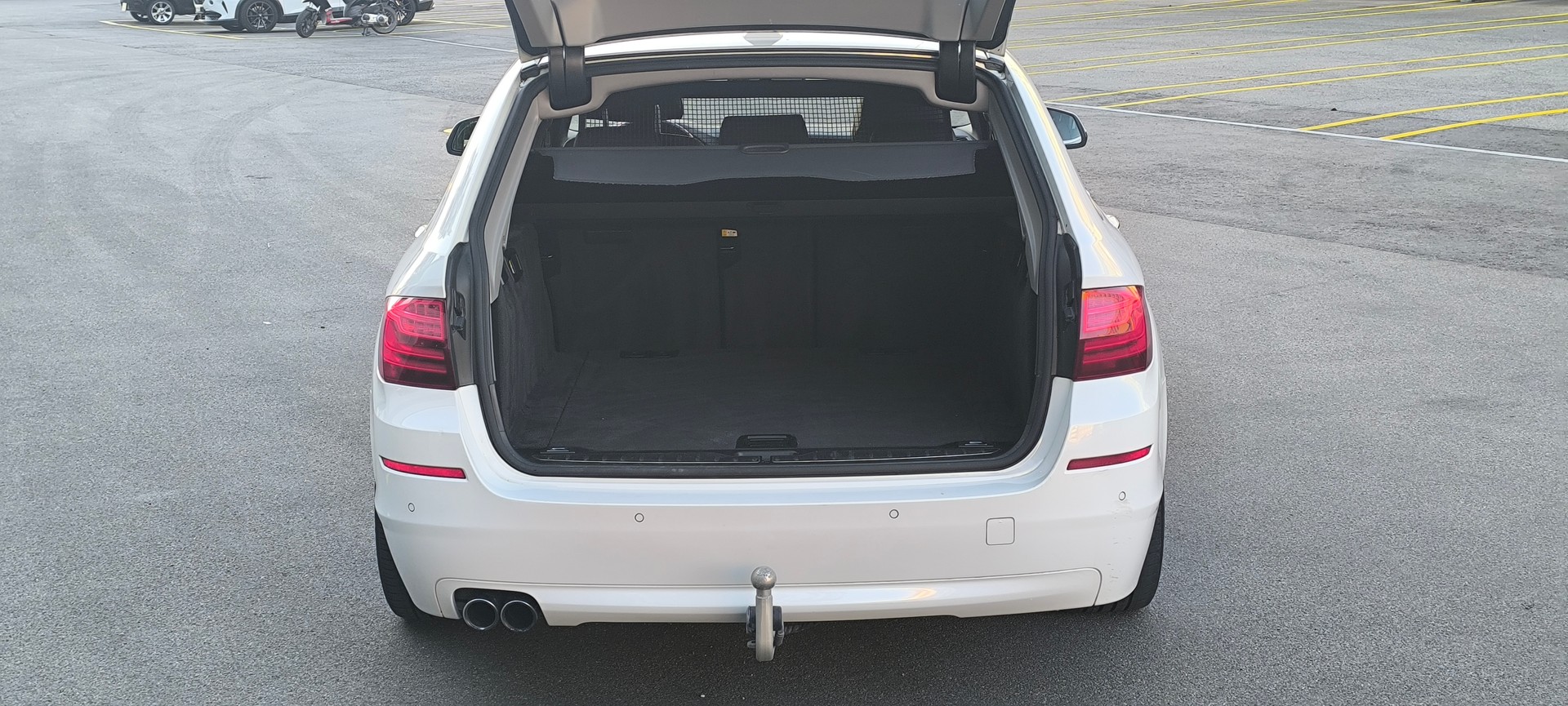 BMW 525d Touring xDrive Luxury Line Steptronic-image-4