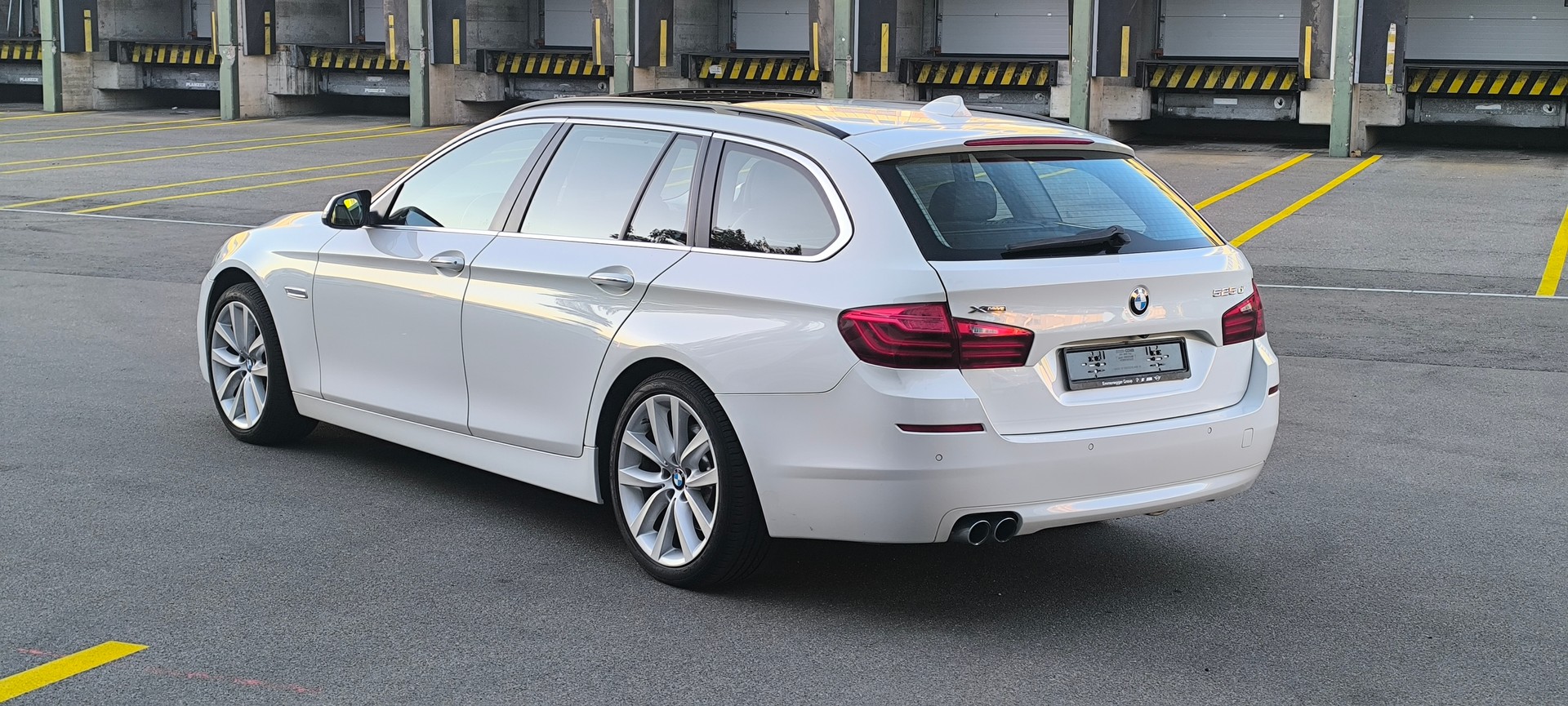 BMW 525d Touring xDrive Luxury Line Steptronic-image-6
