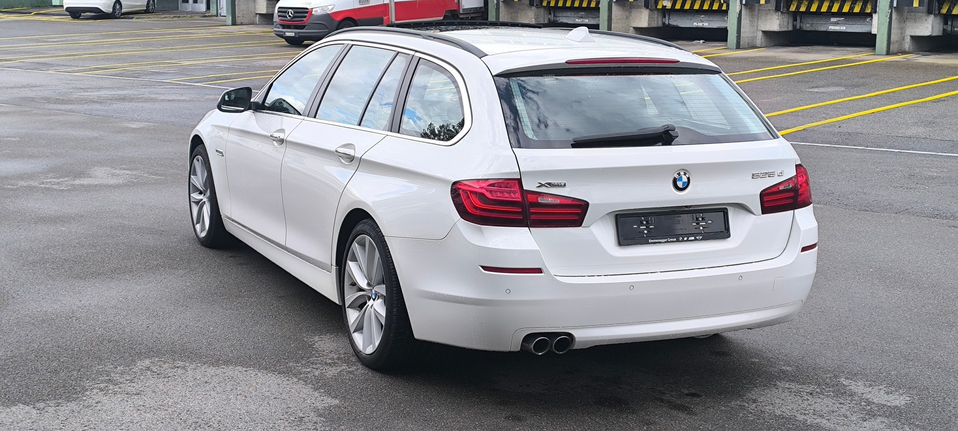 BMW 525d Touring xDrive Luxury Line Steptronic-image-5