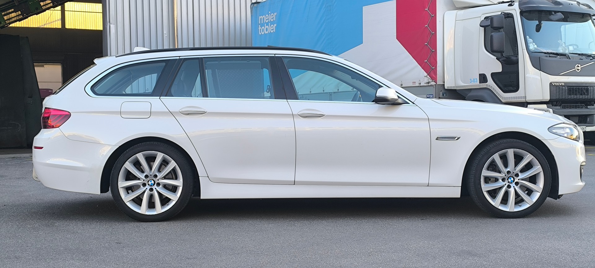 BMW 525d Touring xDrive Luxury Line Steptronic-image-5