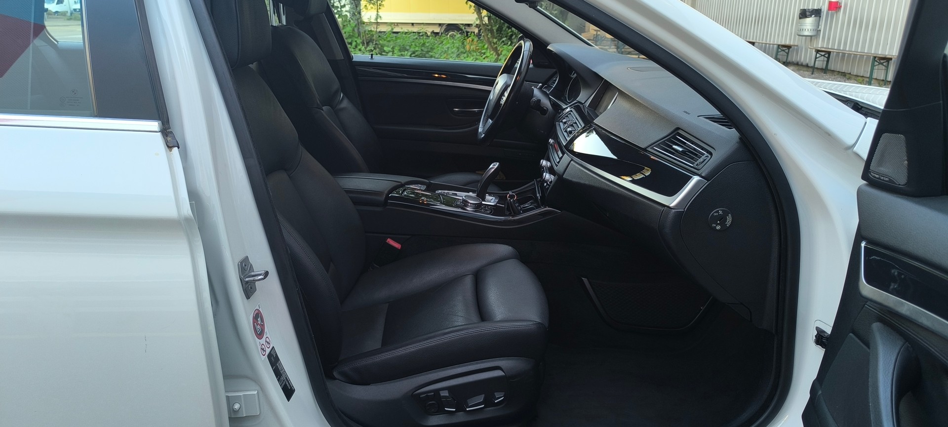 BMW 525d Touring xDrive Luxury Line Steptronic-image-13