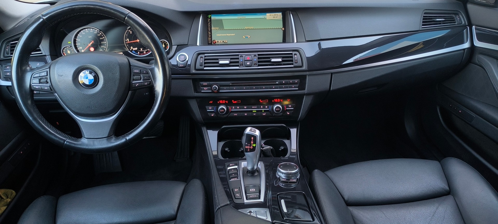 BMW 525d Touring xDrive Luxury Line Steptronic-image-9