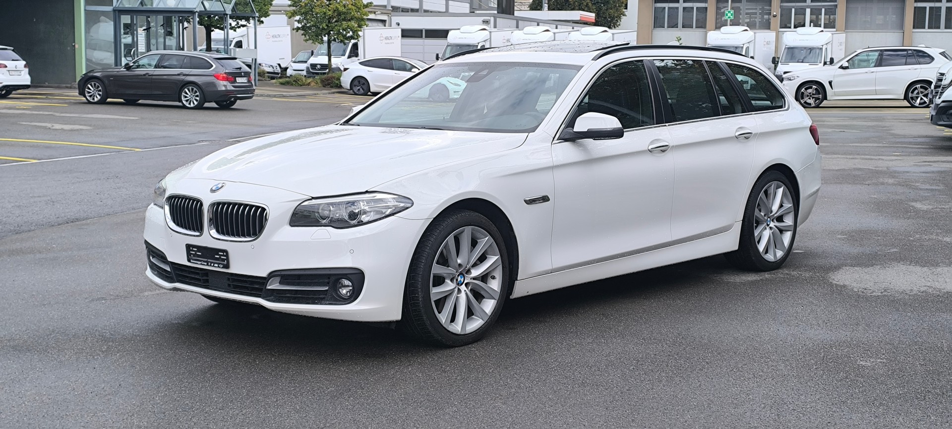 BMW 525d Touring xDrive Luxury Line Steptronic-image-1