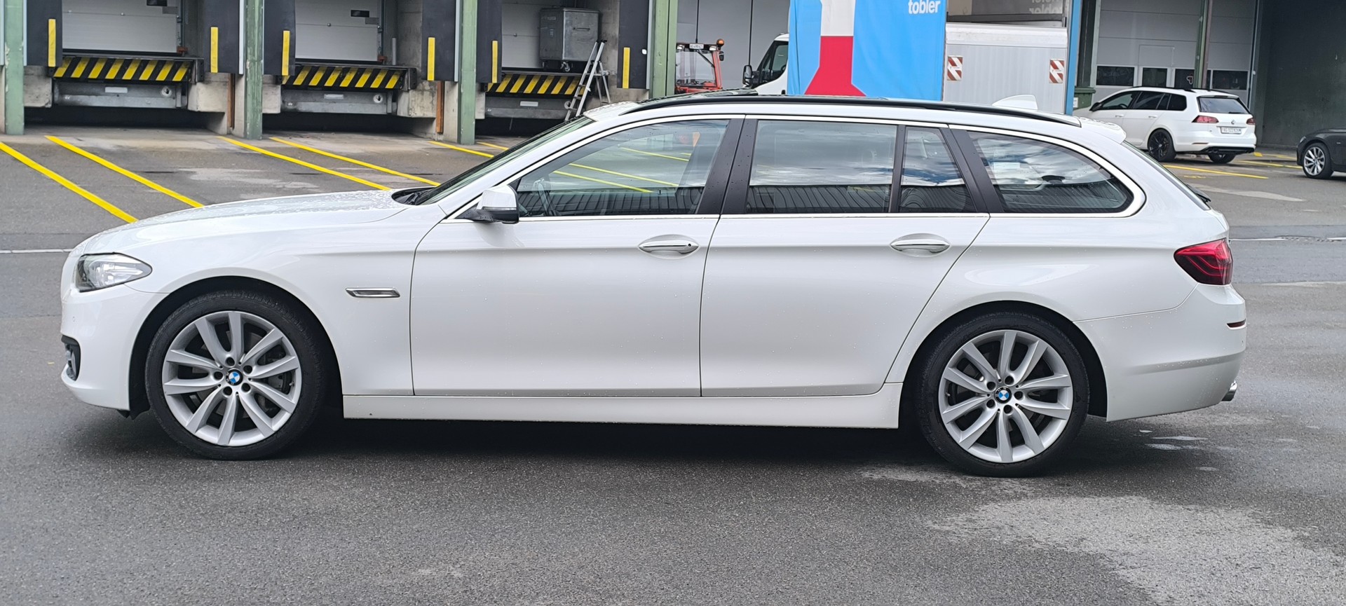 BMW 525d Touring xDrive Luxury Line Steptronic-image-4