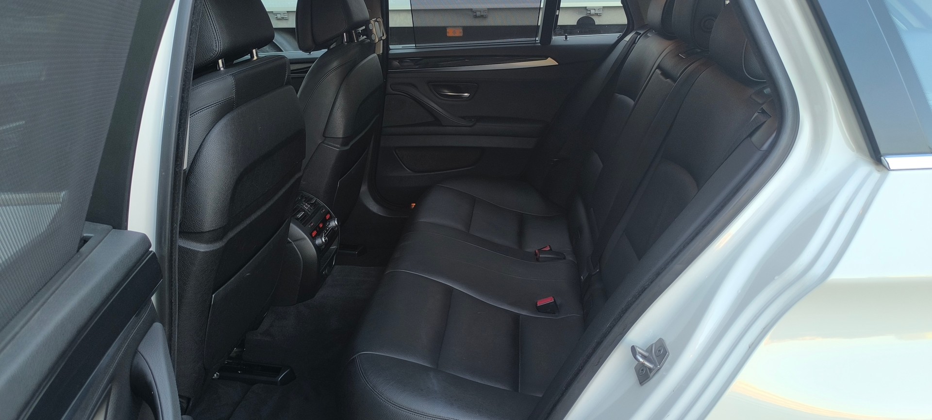 BMW 525d Touring xDrive Luxury Line Steptronic-image-15