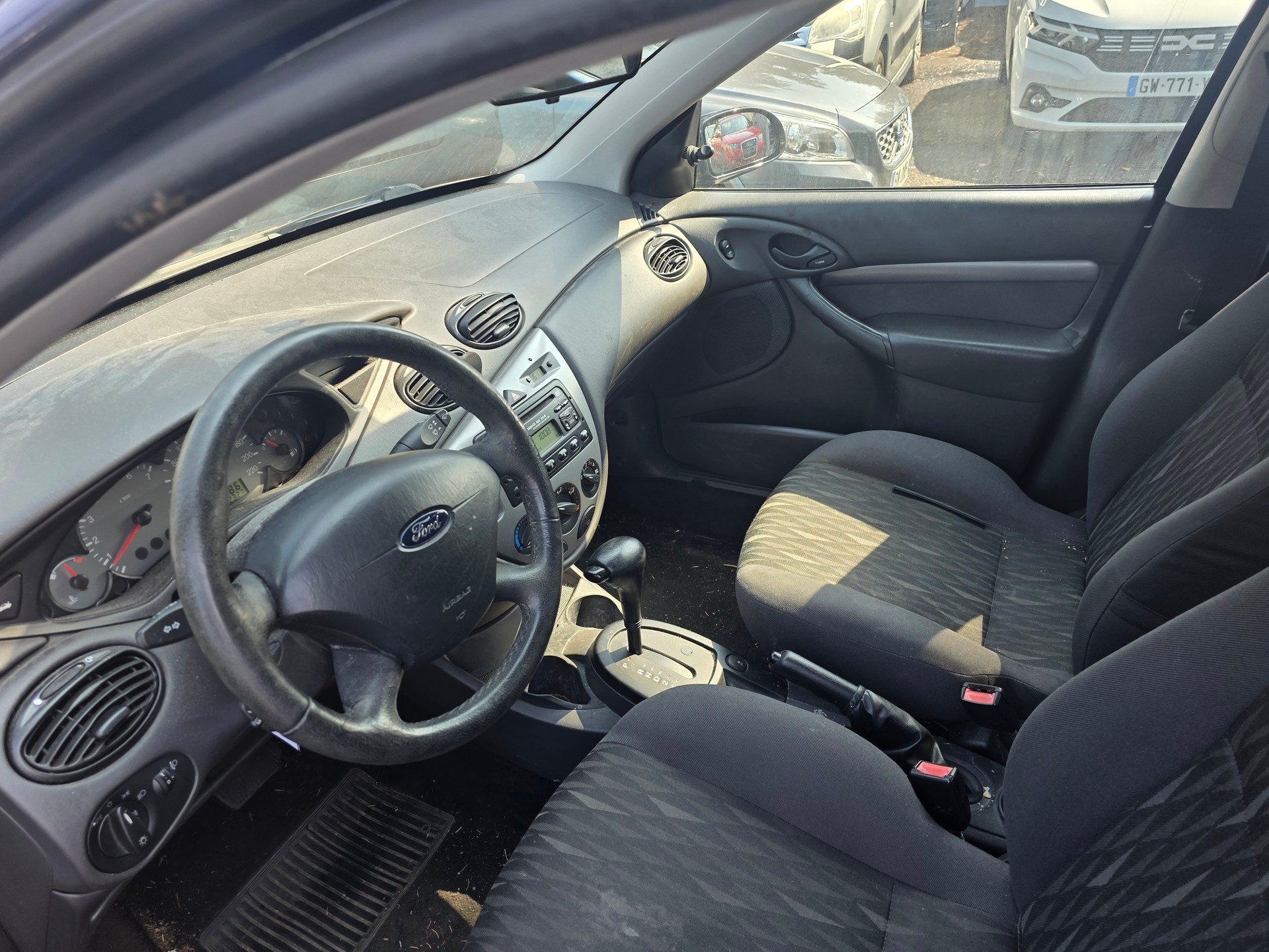 FORD Focus 1.6i 16V Ghia-image-6