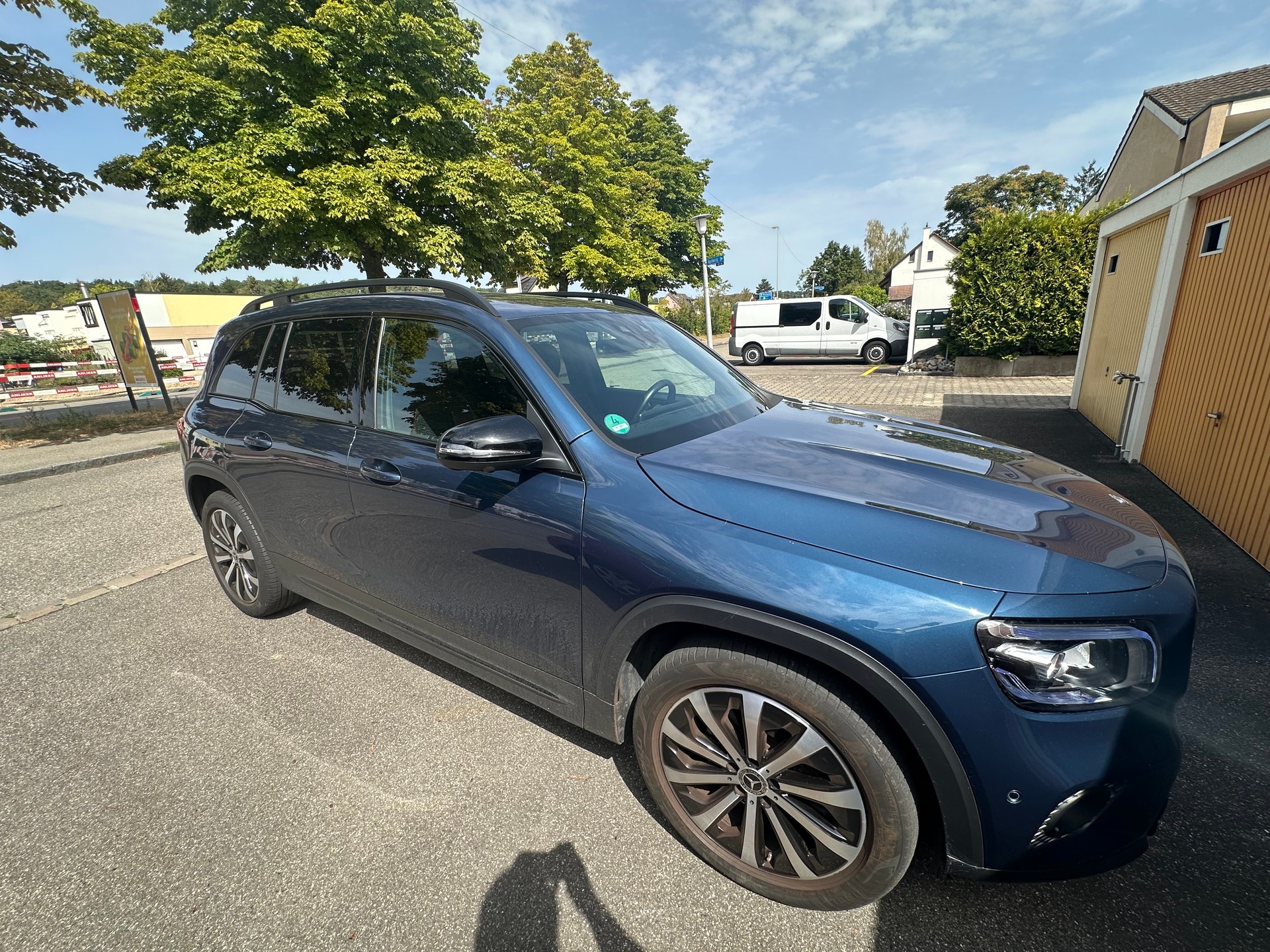 MERCEDES-BENZ GLB 200-image-3