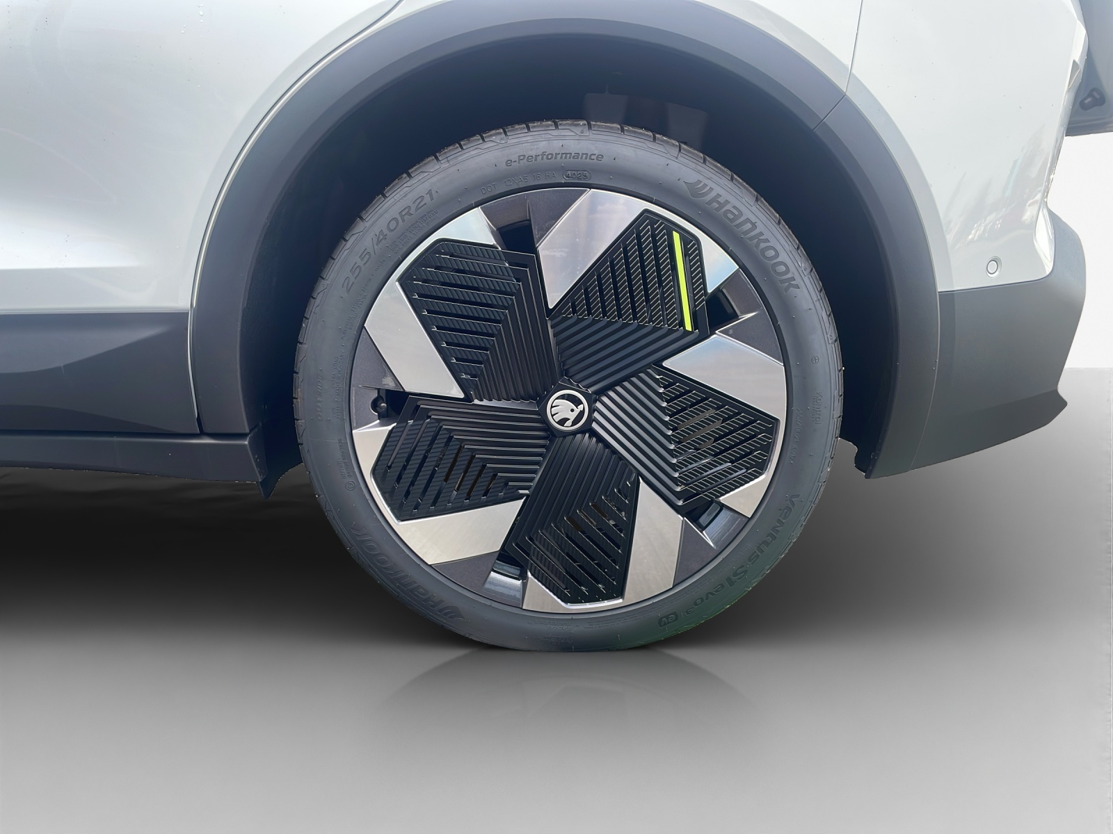 SKODA Elroq RS 4x4-image-11