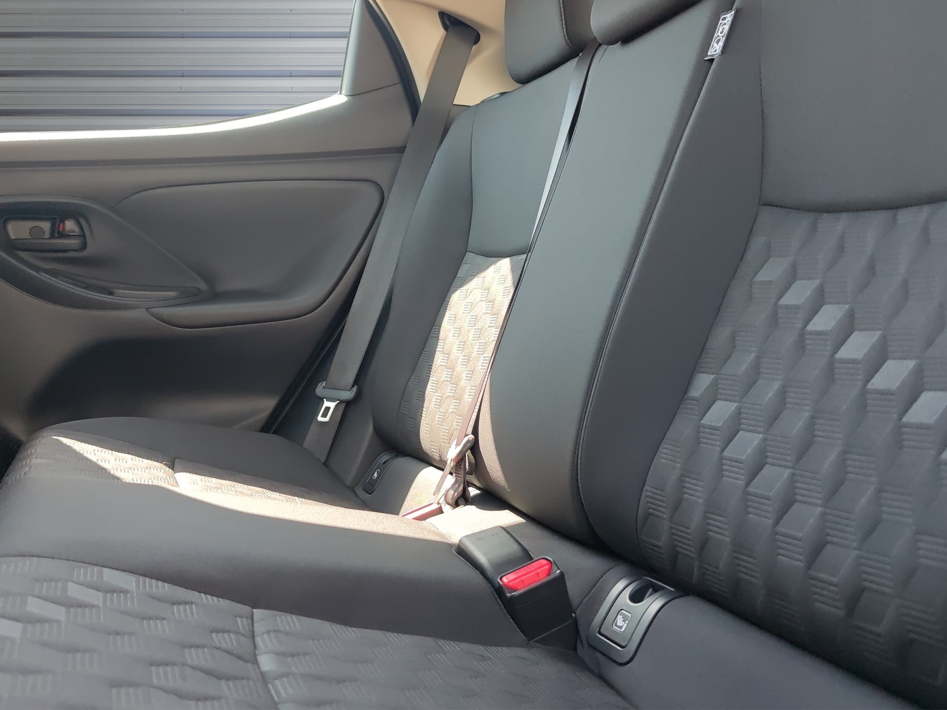 TOYOTA Yaris 1.5 Comfort e-CVT-image-10