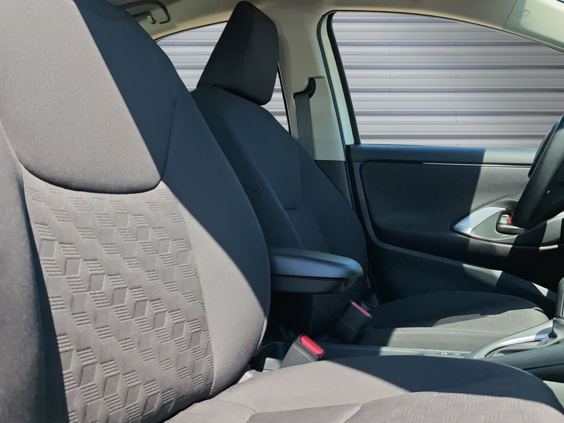 TOYOTA Yaris 1.5 Comfort e-CVT-image-12