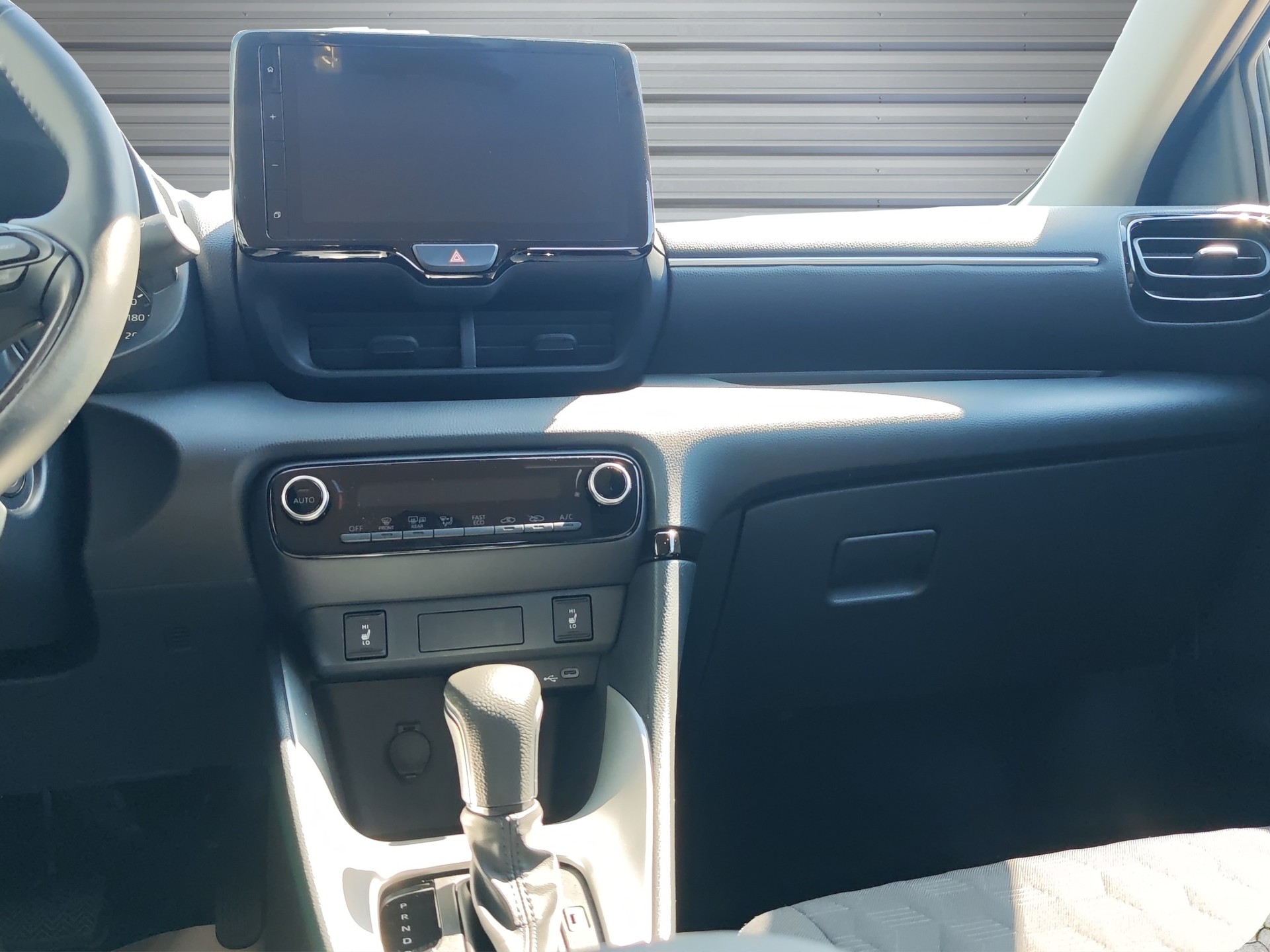 TOYOTA Yaris 1.5 Comfort e-CVT-image-11