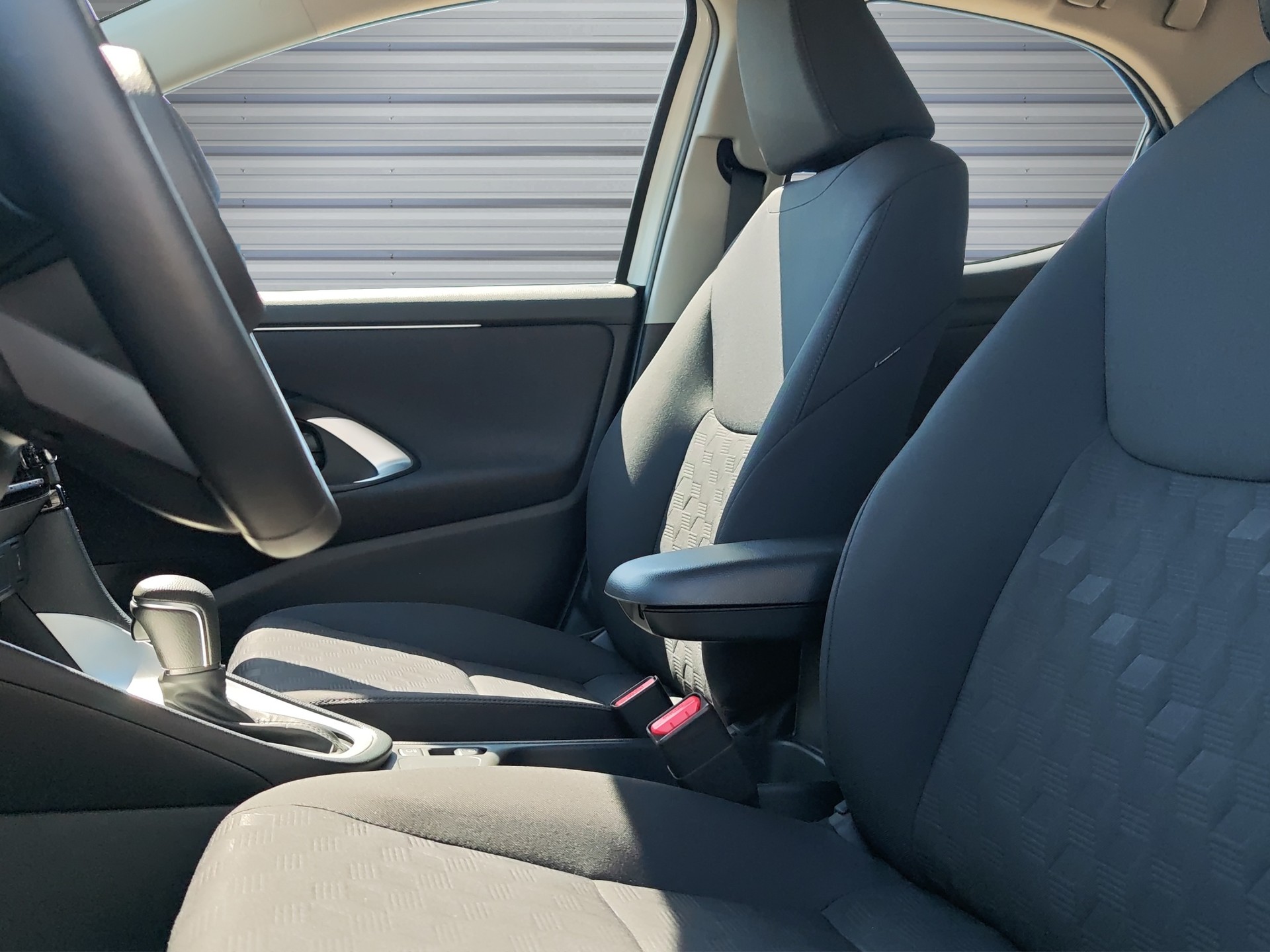 TOYOTA Yaris 1.5 Comfort e-CVT-image-8