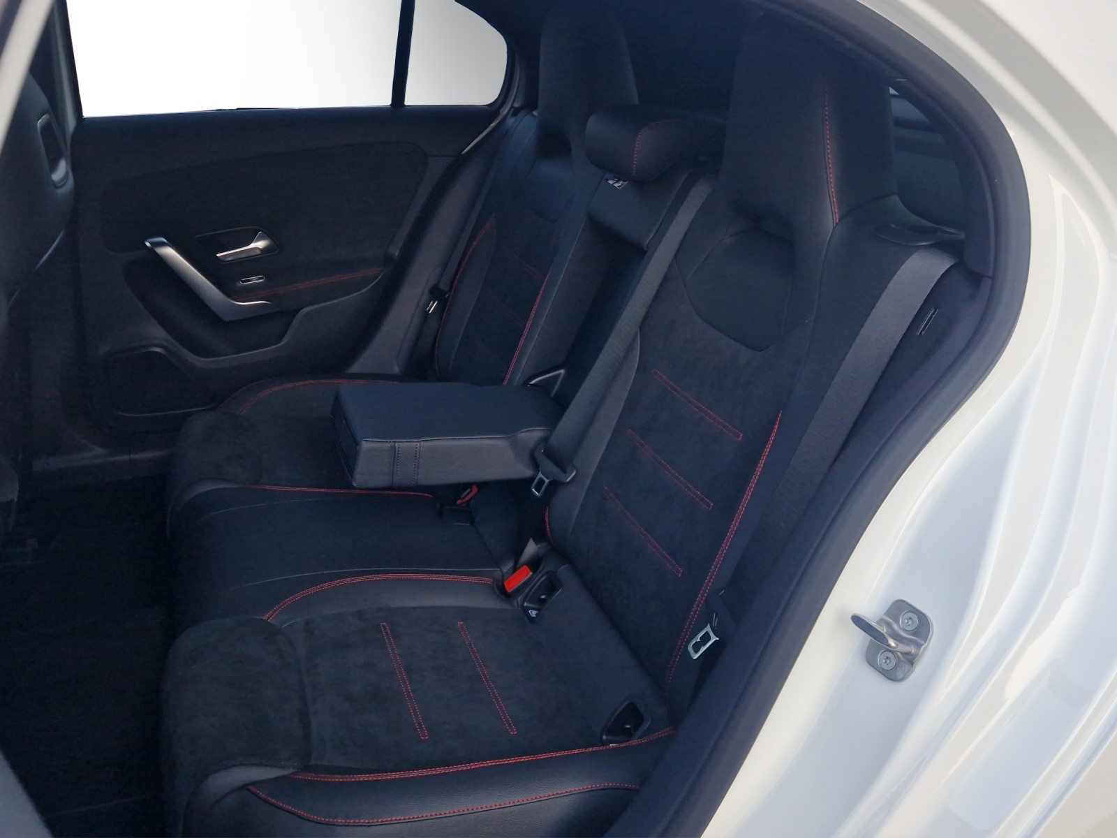 MERCEDES-BENZ A 200 Night Star 7G-DCT-image-9