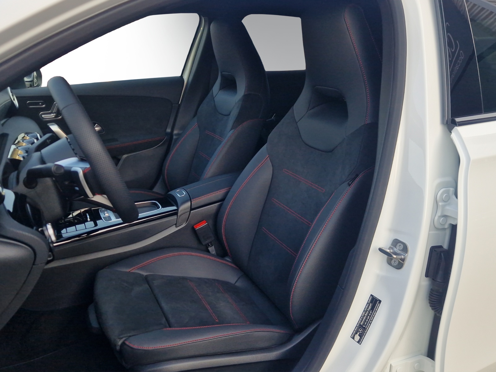 MERCEDES-BENZ A 200 Night Star 7G-DCT-image-8
