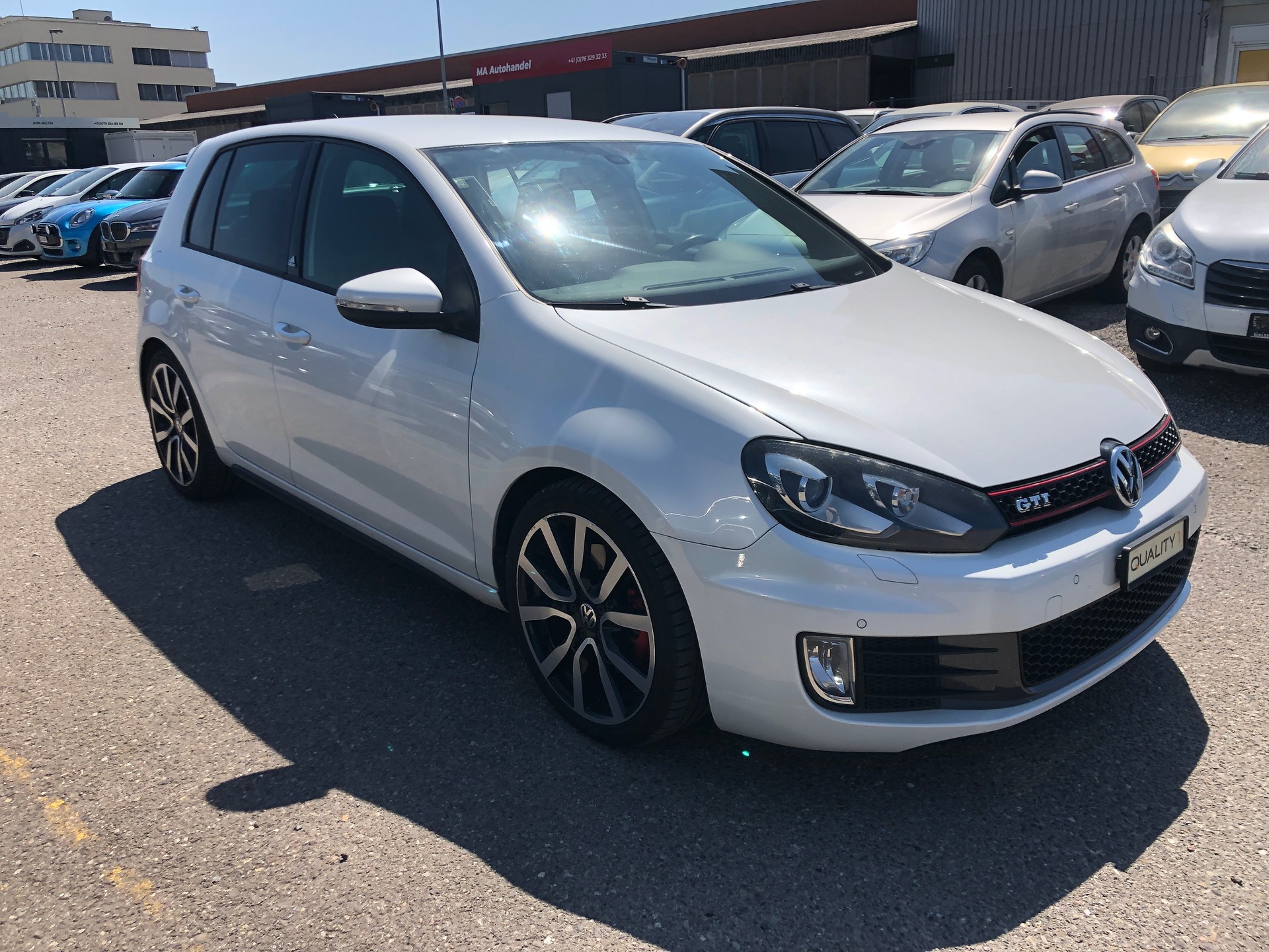 VW Golf 2.0 TSI GTI Adidas-image-2