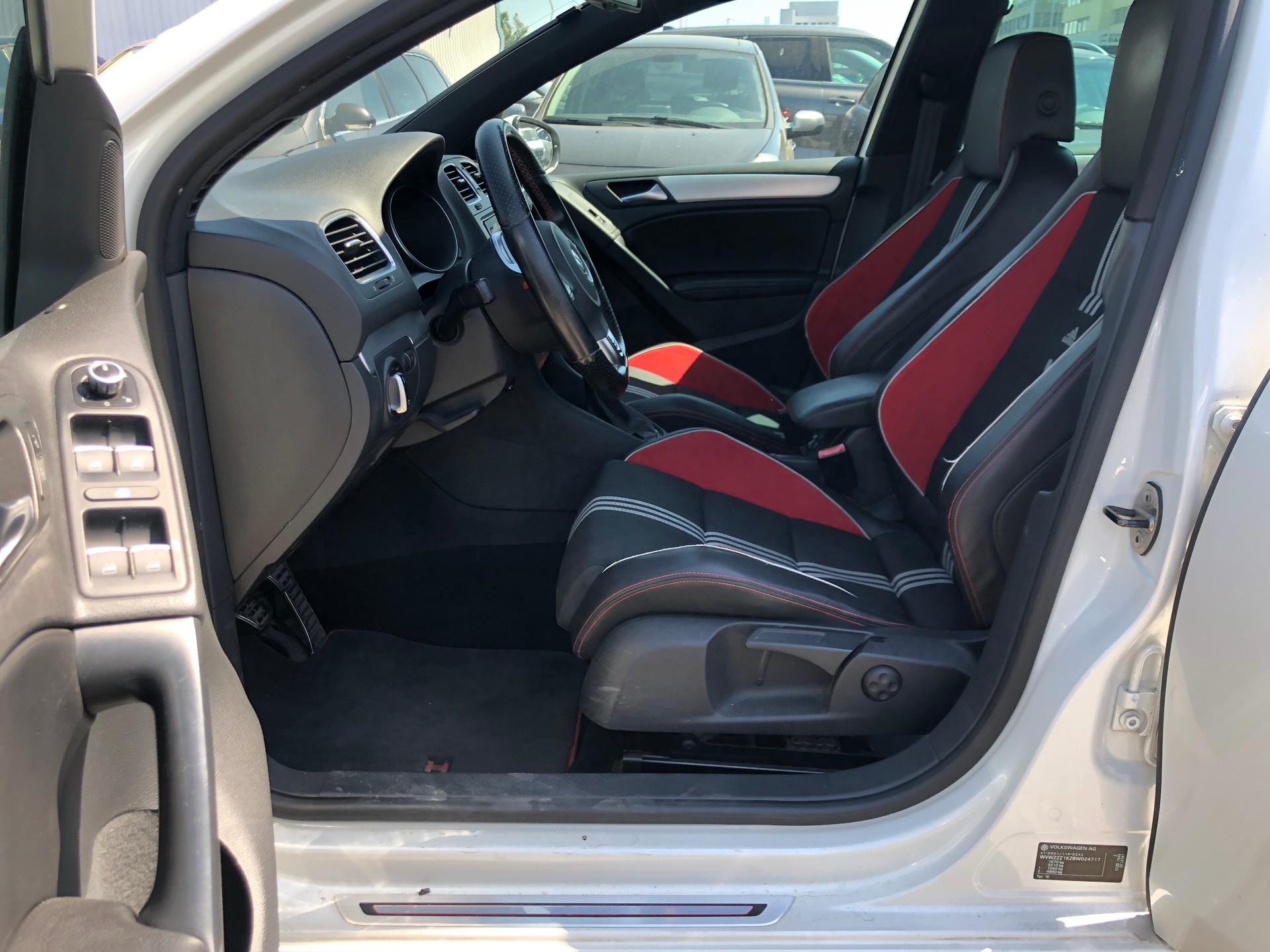 VW Golf 2.0 TSI GTI Adidas-image-8