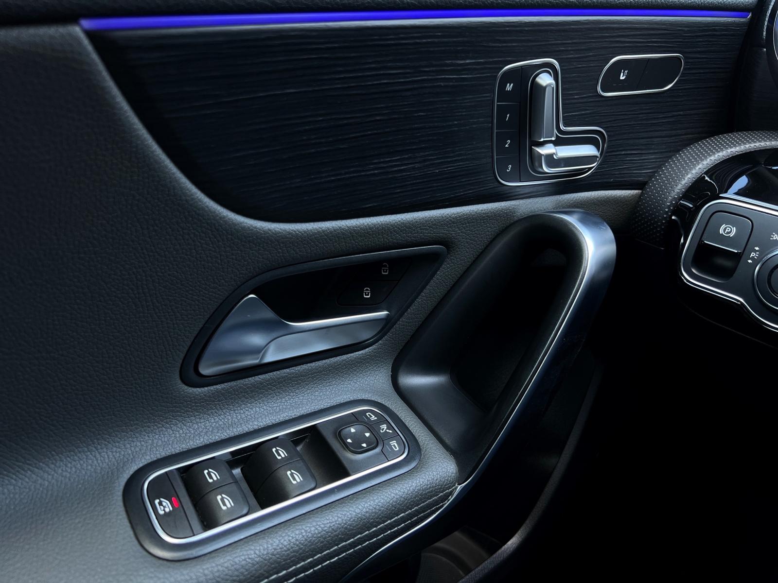 MERCEDES-BENZ A 35 AMG 4Matic Speedshift-image-21