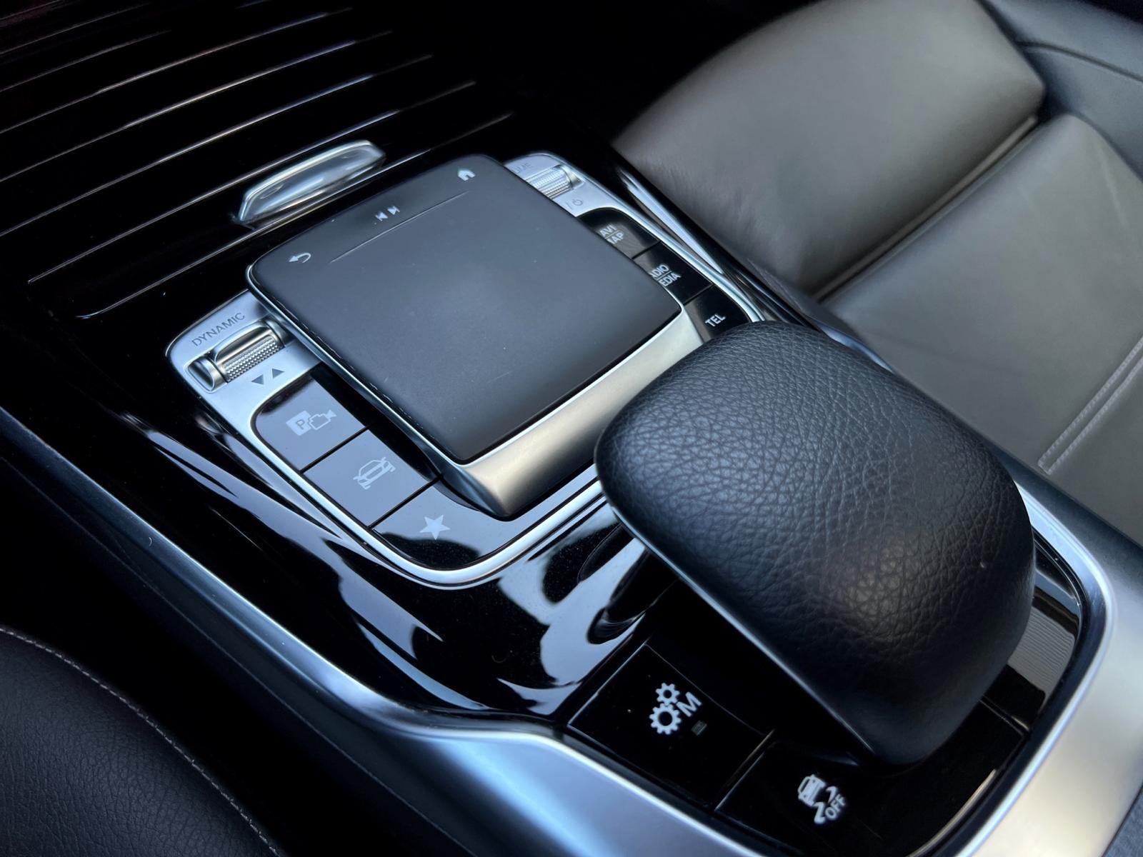MERCEDES-BENZ A 35 AMG 4Matic Speedshift-image-18