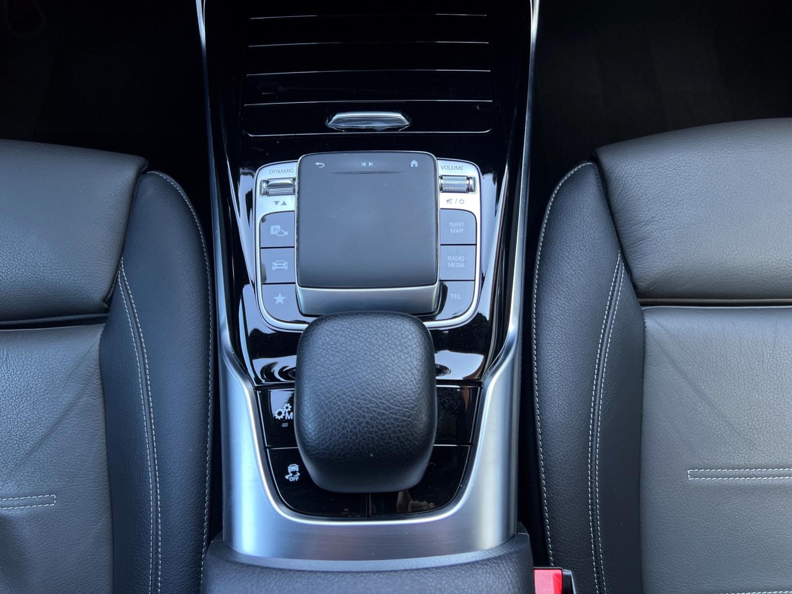 MERCEDES-BENZ A 35 AMG 4Matic Speedshift-image-17