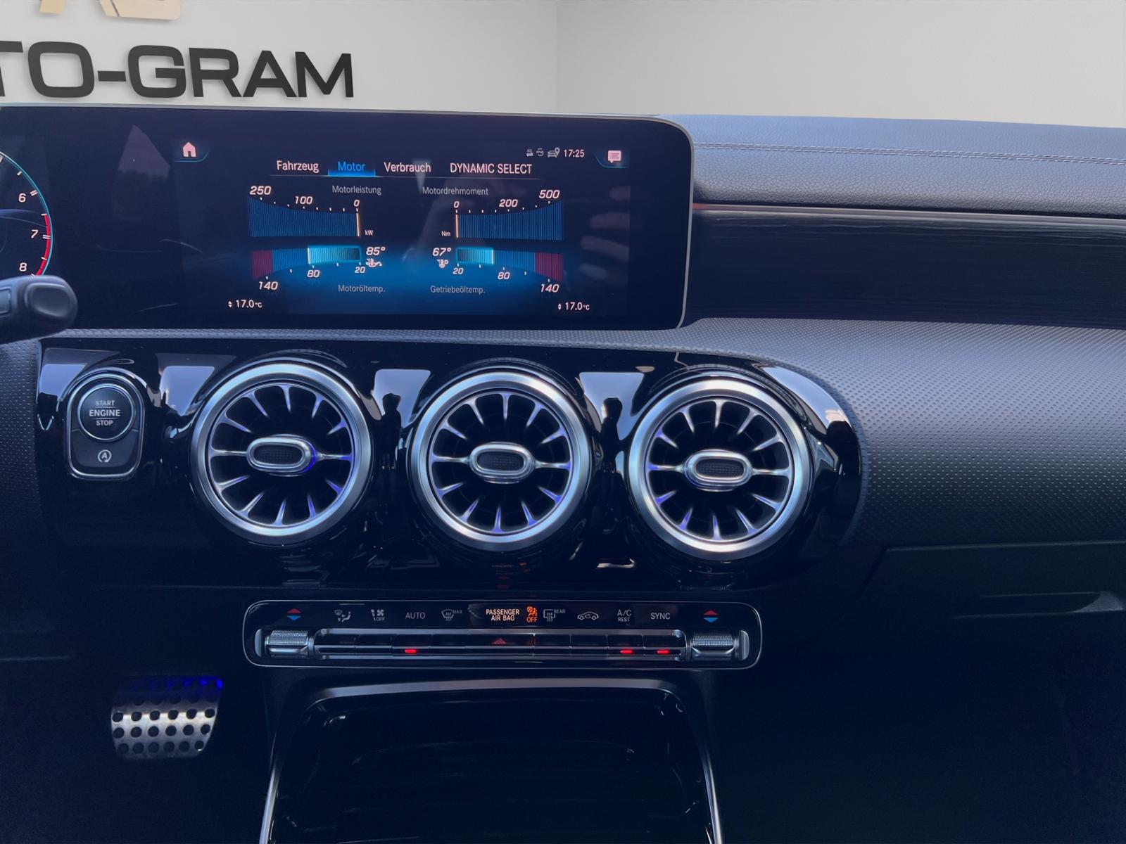 MERCEDES-BENZ A 35 AMG 4Matic Speedshift-image-19