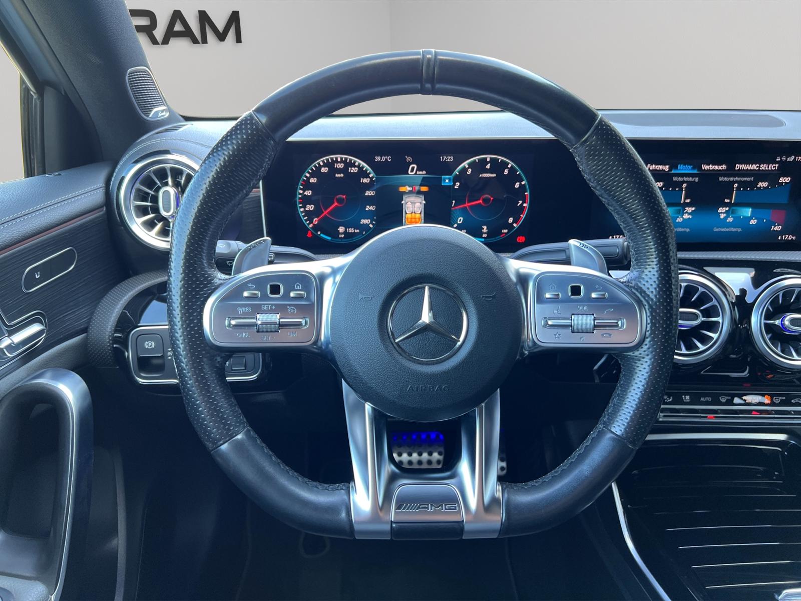 MERCEDES-BENZ A 35 AMG 4Matic Speedshift-image-14