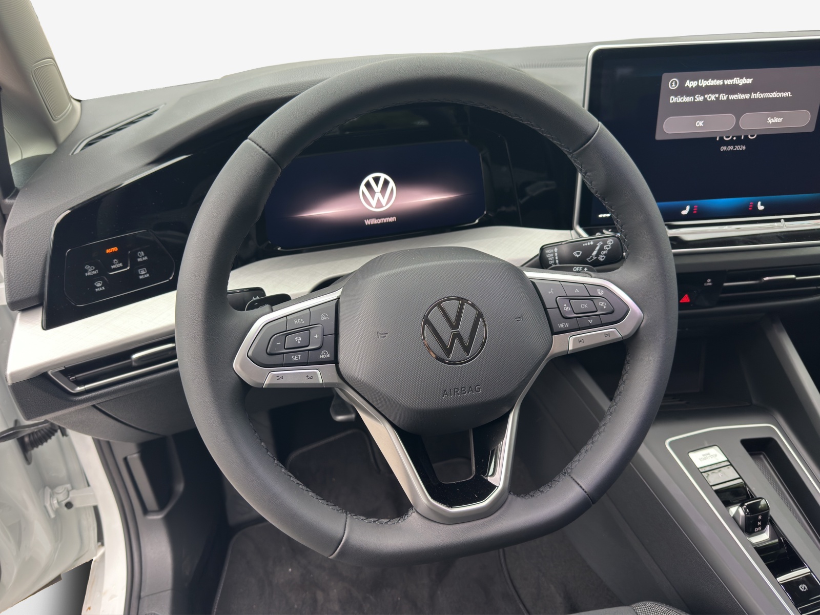 VW Golf 1.5 e TSI mHEV United DSG-image-9