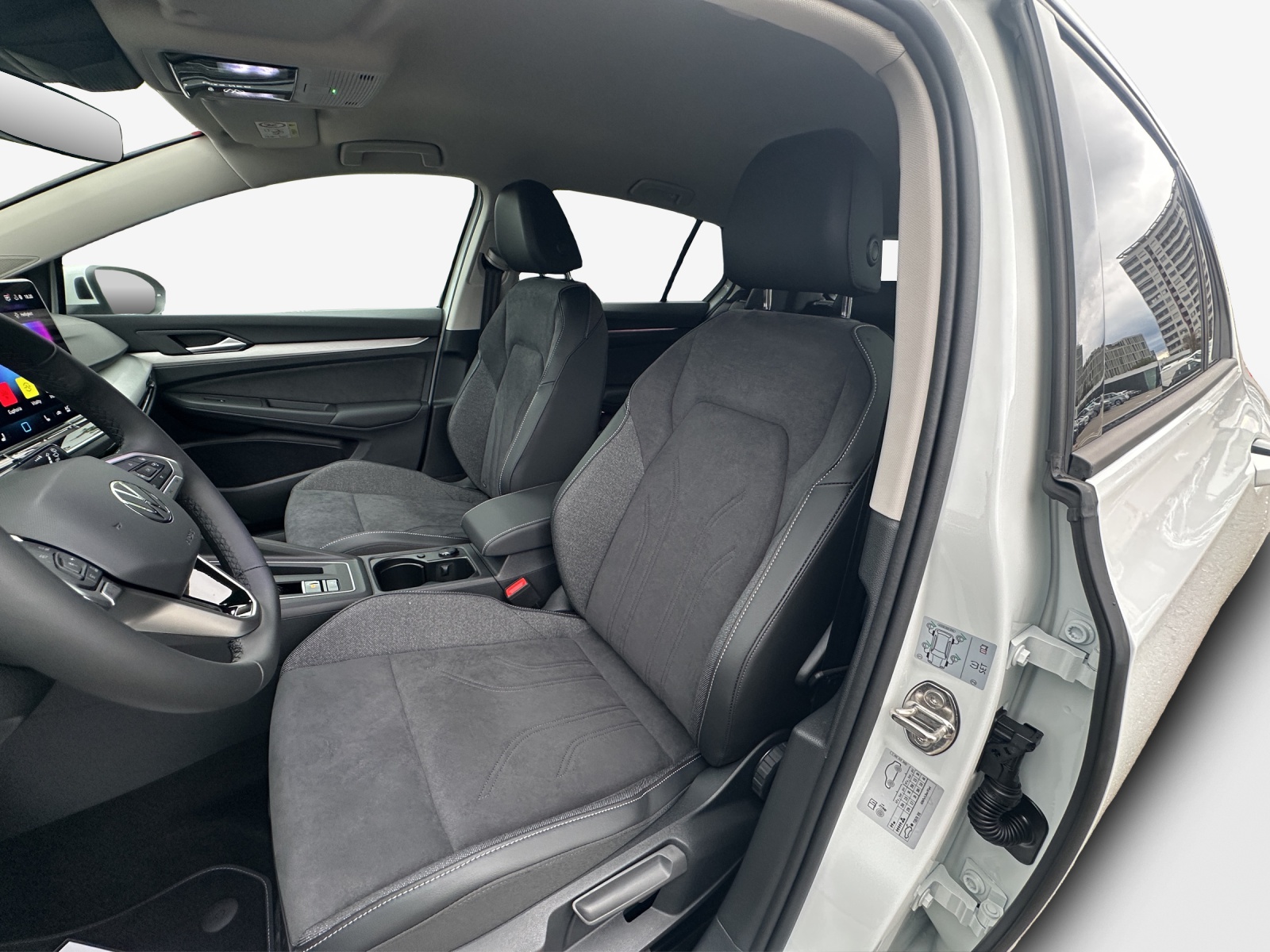 VW Golf 1.5 e TSI mHEV United DSG-image-15