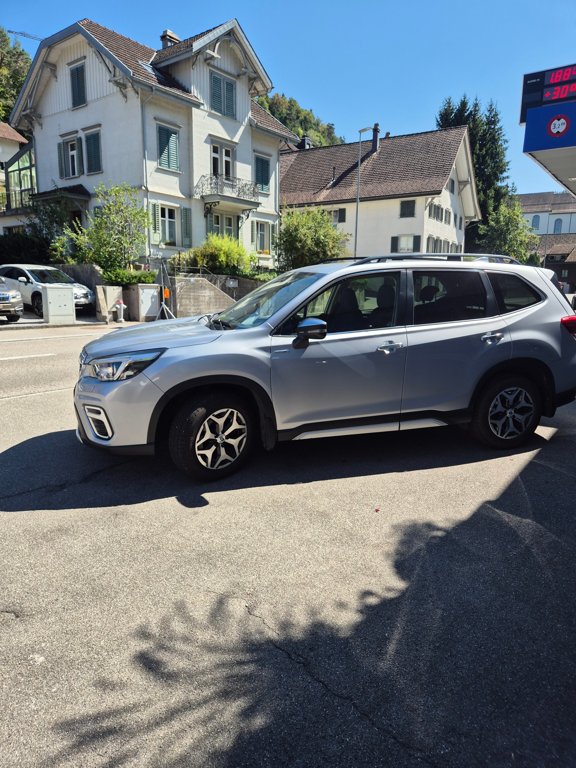 SUBARU Forester 2.0i e-Boxer Swiss Plus Lineartronic-image-6
