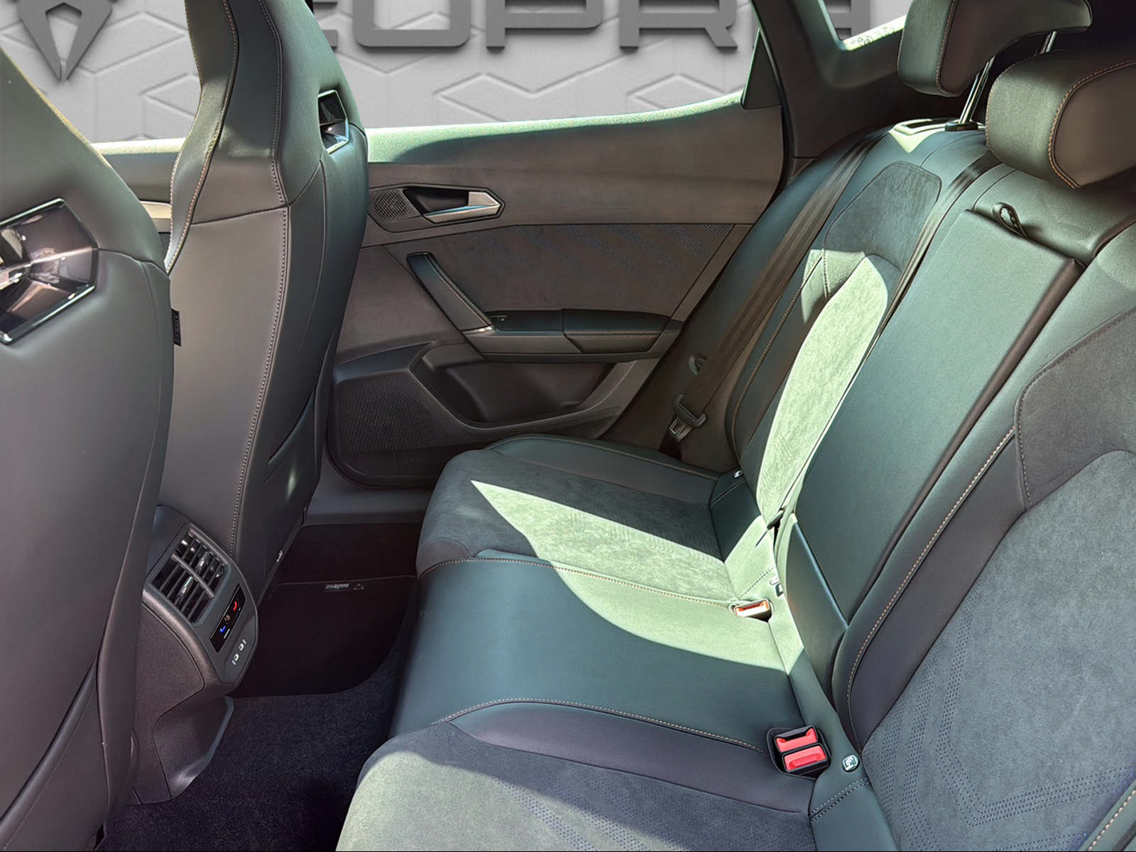 CUPRA Formentor 1.5 TSI DSG-image-12