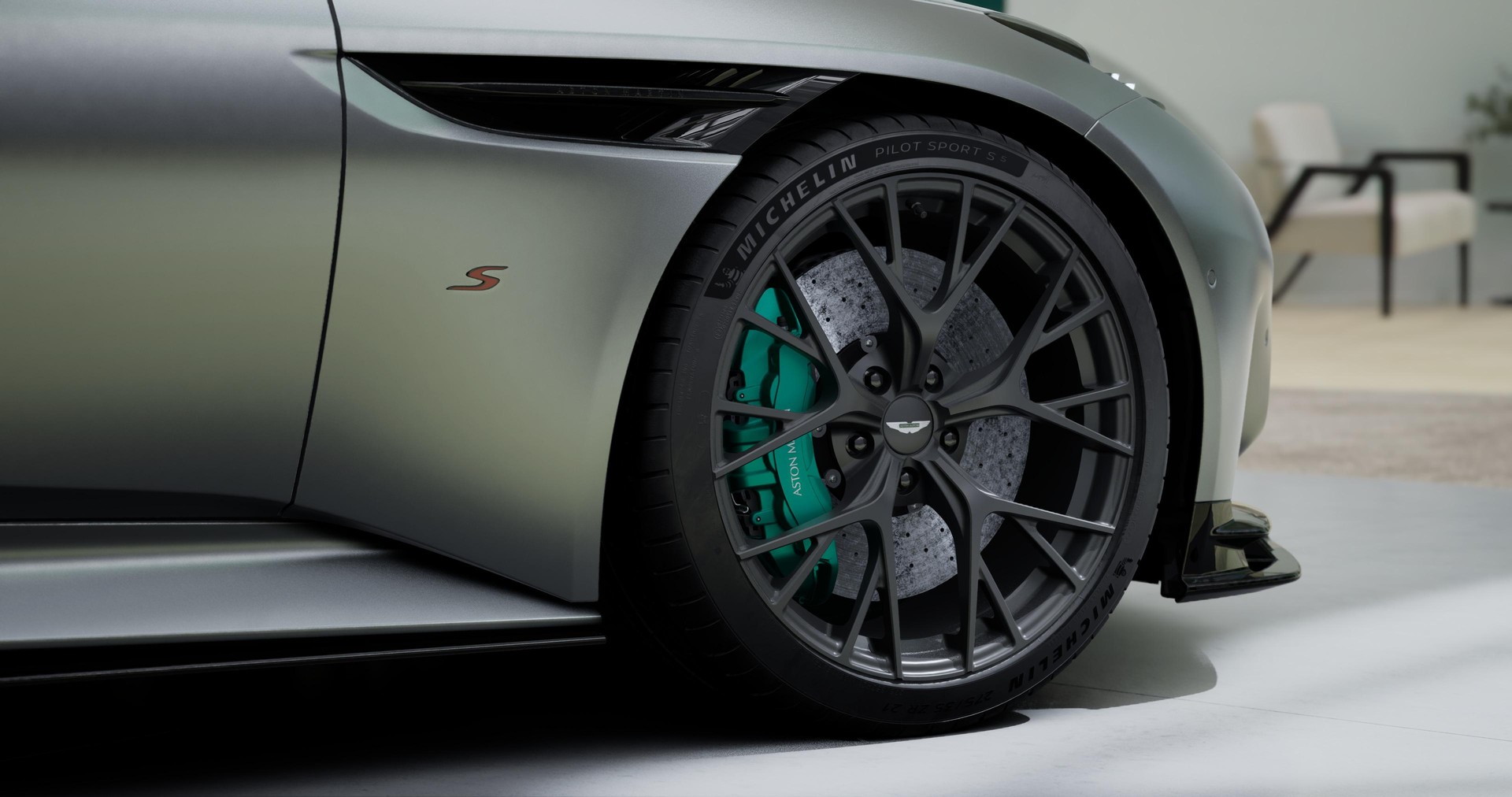 ASTON MARTIN DB12 Coupé 4.0 S V8 Bi-Turbo-image-6