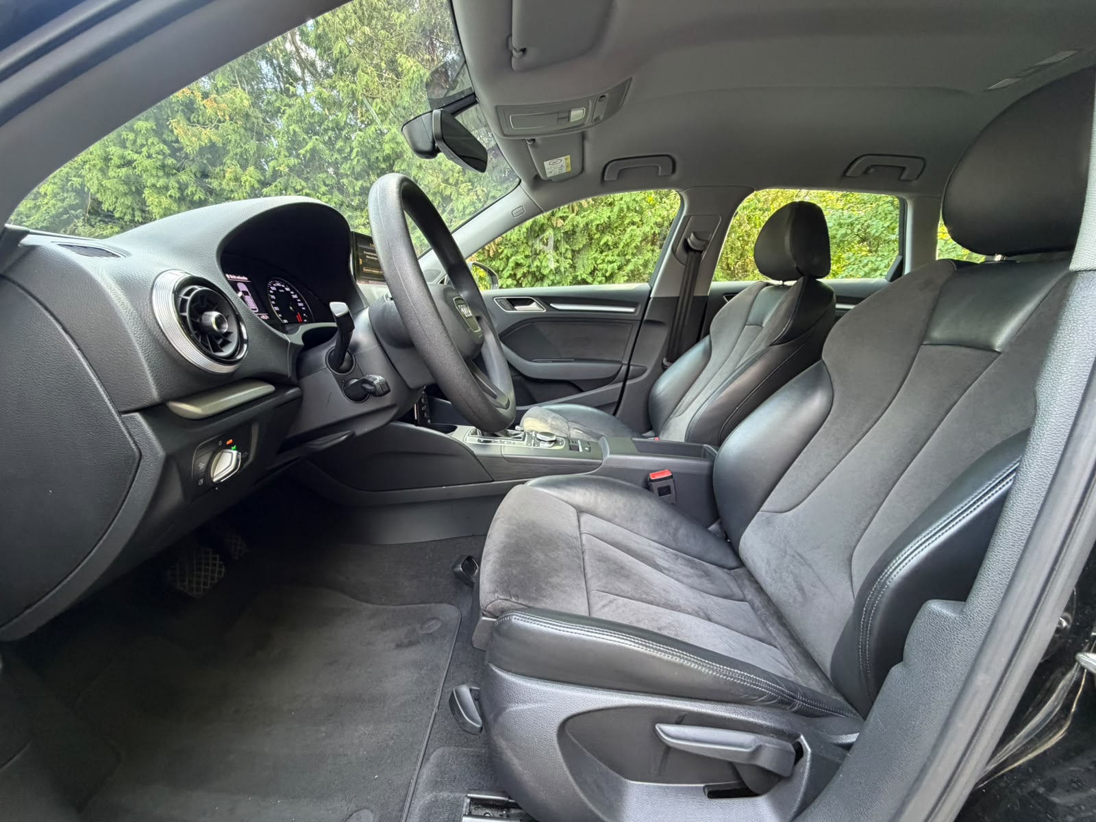AUDI A3 Sportback 1.4 TFSI Sport S-tronic ultra-image-8