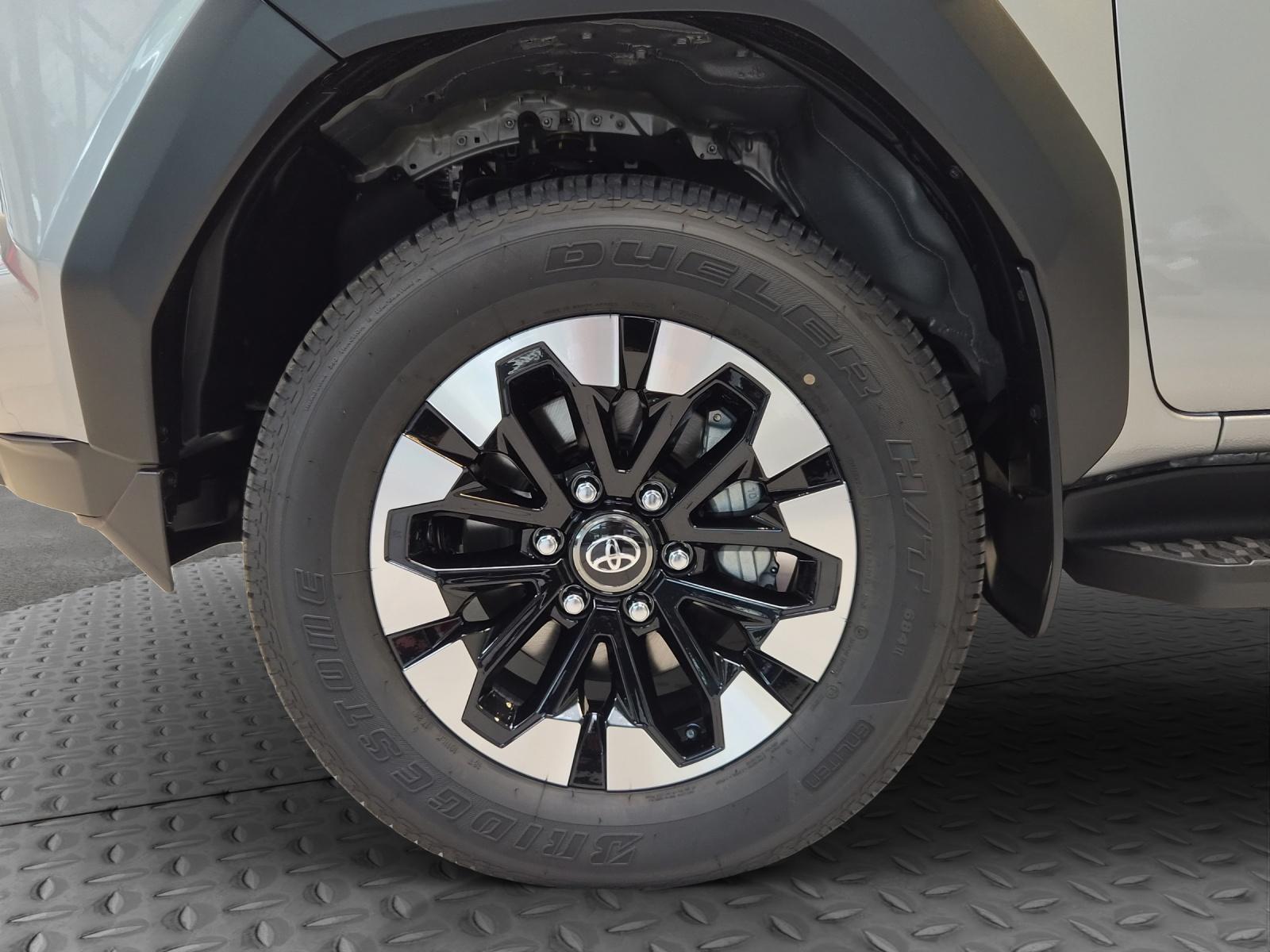 TOYOTA Hilux Double Cab.-Pick-up 2.8 D-4D MHEV 204 Style-image-8