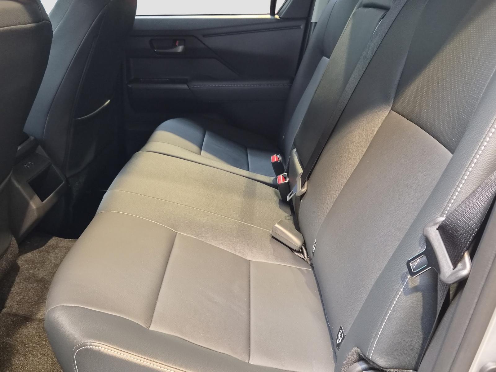 TOYOTA Hilux Double Cab.-Pick-up 2.8 D-4D MHEV 204 Style-image-14