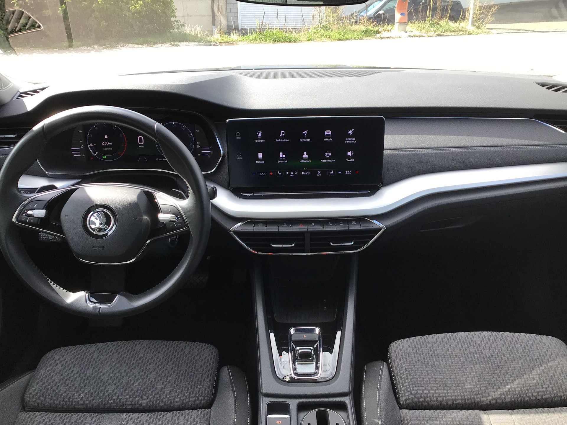 SKODA Octavia Combi 1.5 TSI mHEV DSG Style-image-8