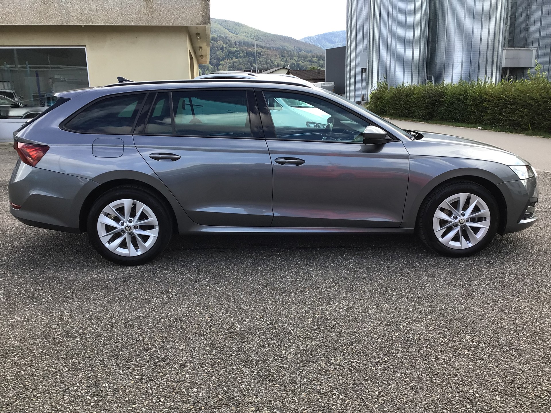 SKODA Octavia Combi 1.5 TSI mHEV DSG Style-image-3