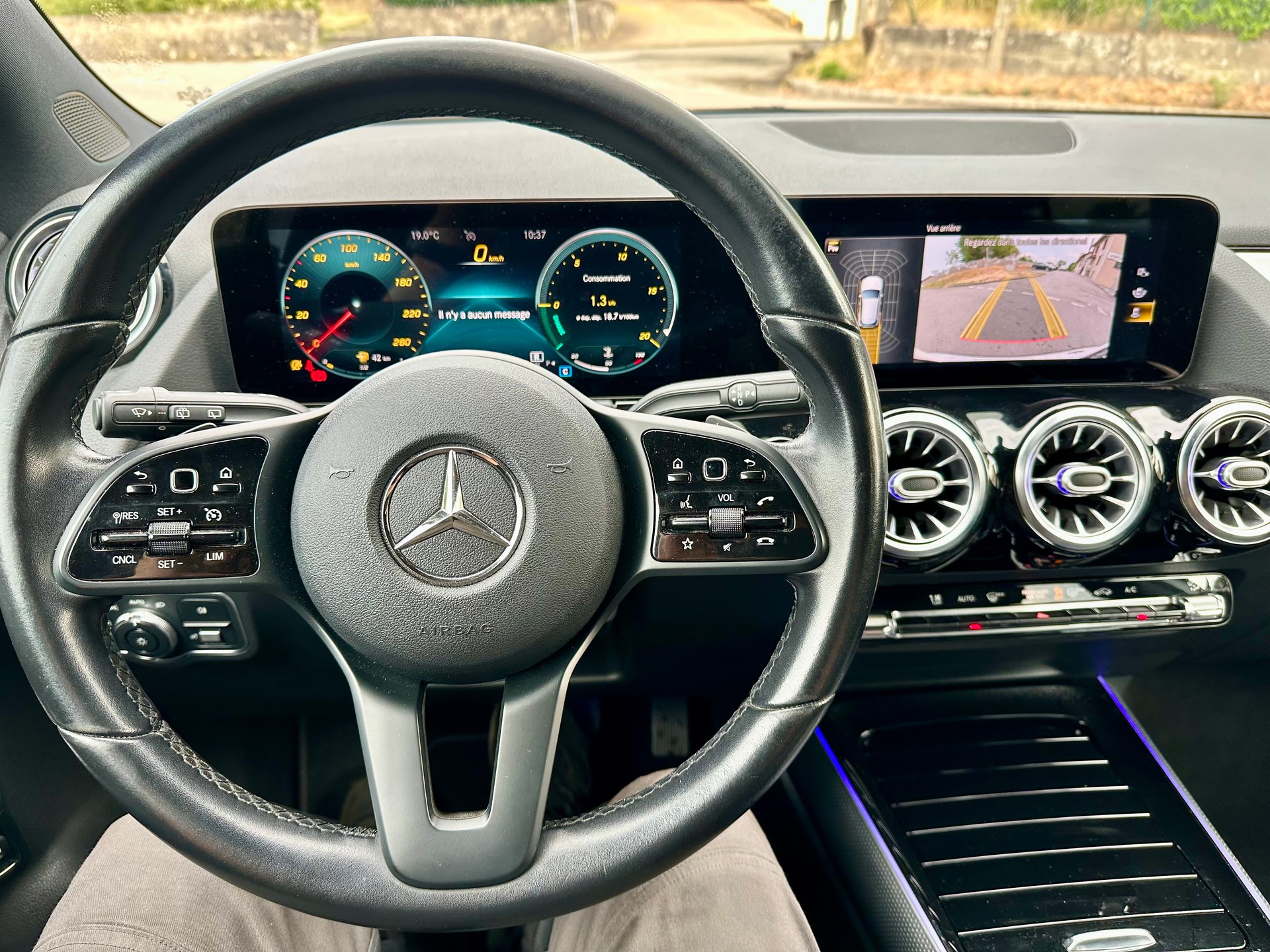 MERCEDES-BENZ GLA 200 Style 7G-DCT-image-15