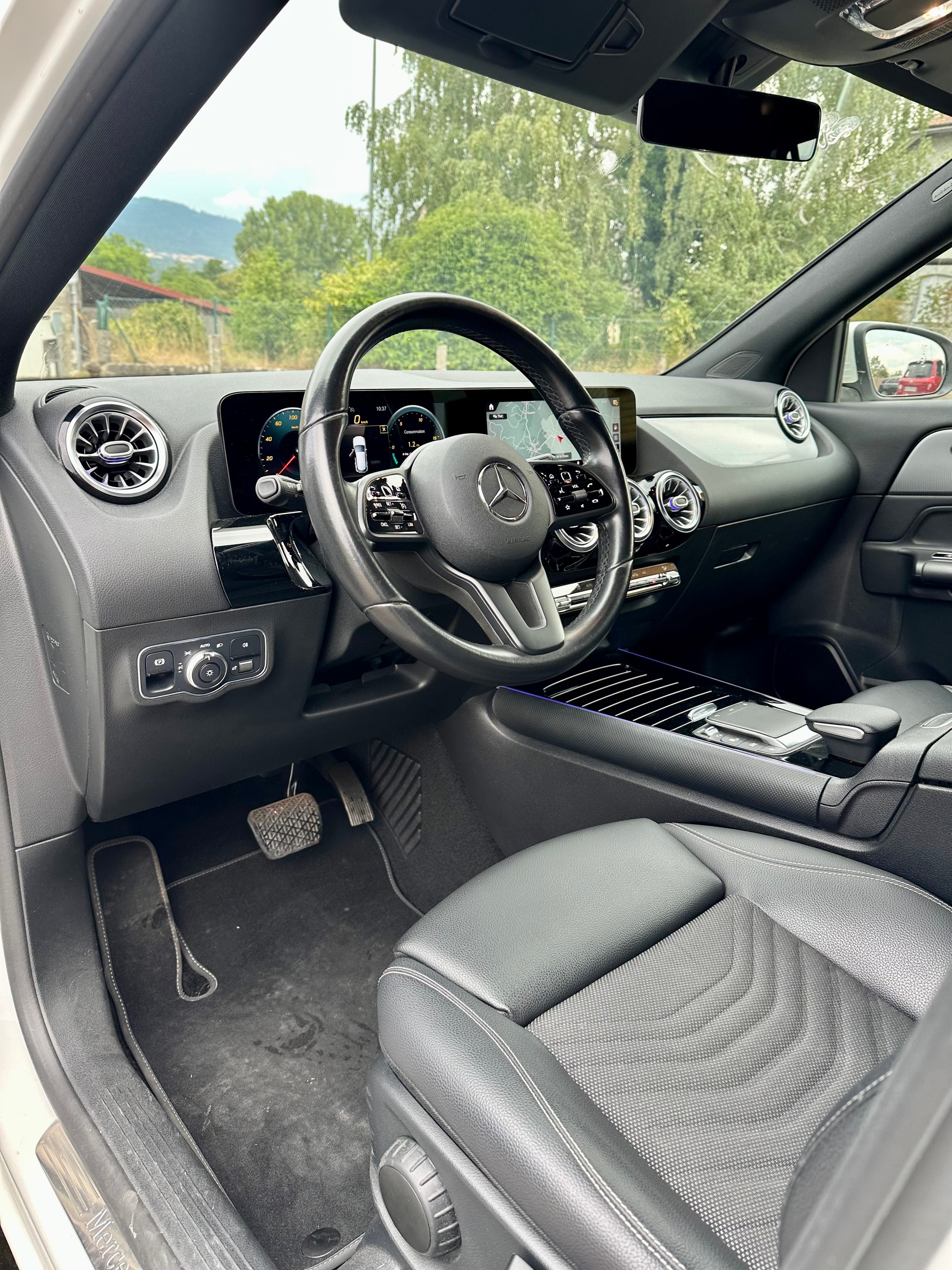 MERCEDES-BENZ GLA 200 Style 7G-DCT-image-10