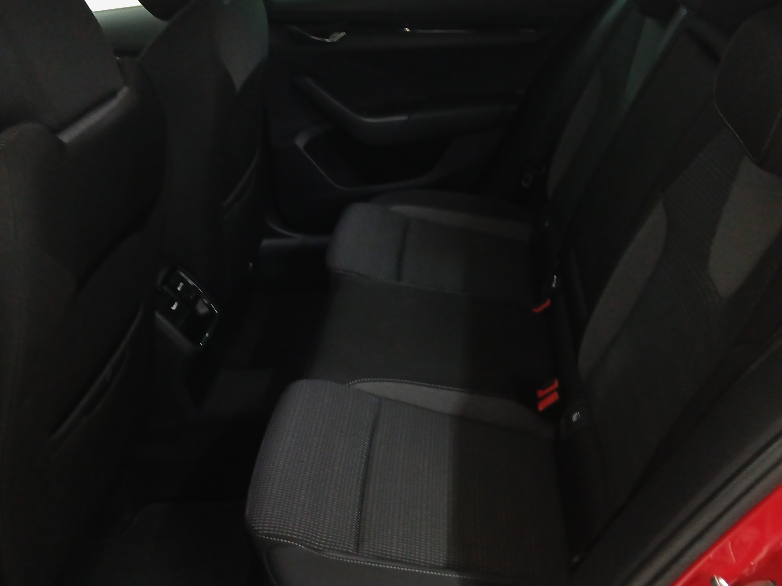 SKODA Octavia Combi 2.0 TDI DSG Ambition-image-11
