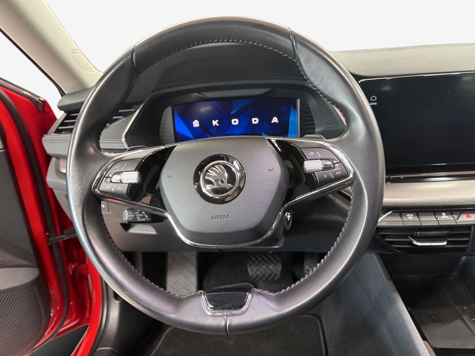 SKODA Octavia Combi 2.0 TDI DSG Ambition-image-9