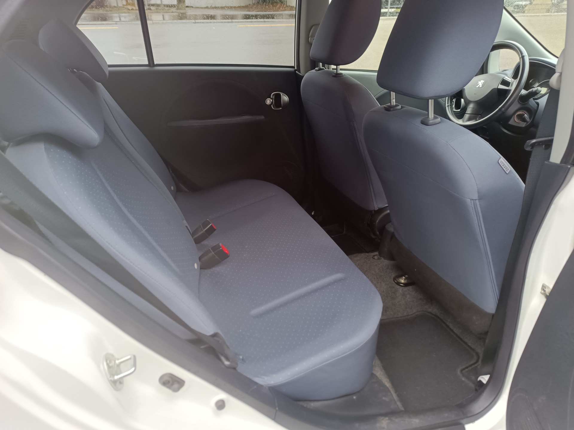 PEUGEOT iON-image-8