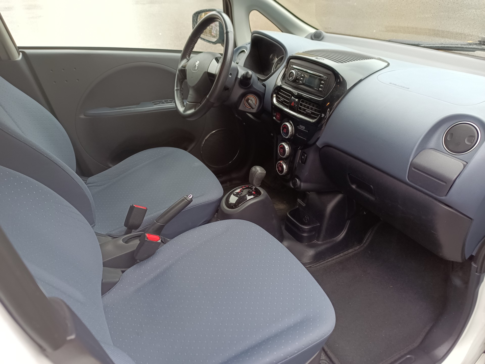 PEUGEOT iON-image-9