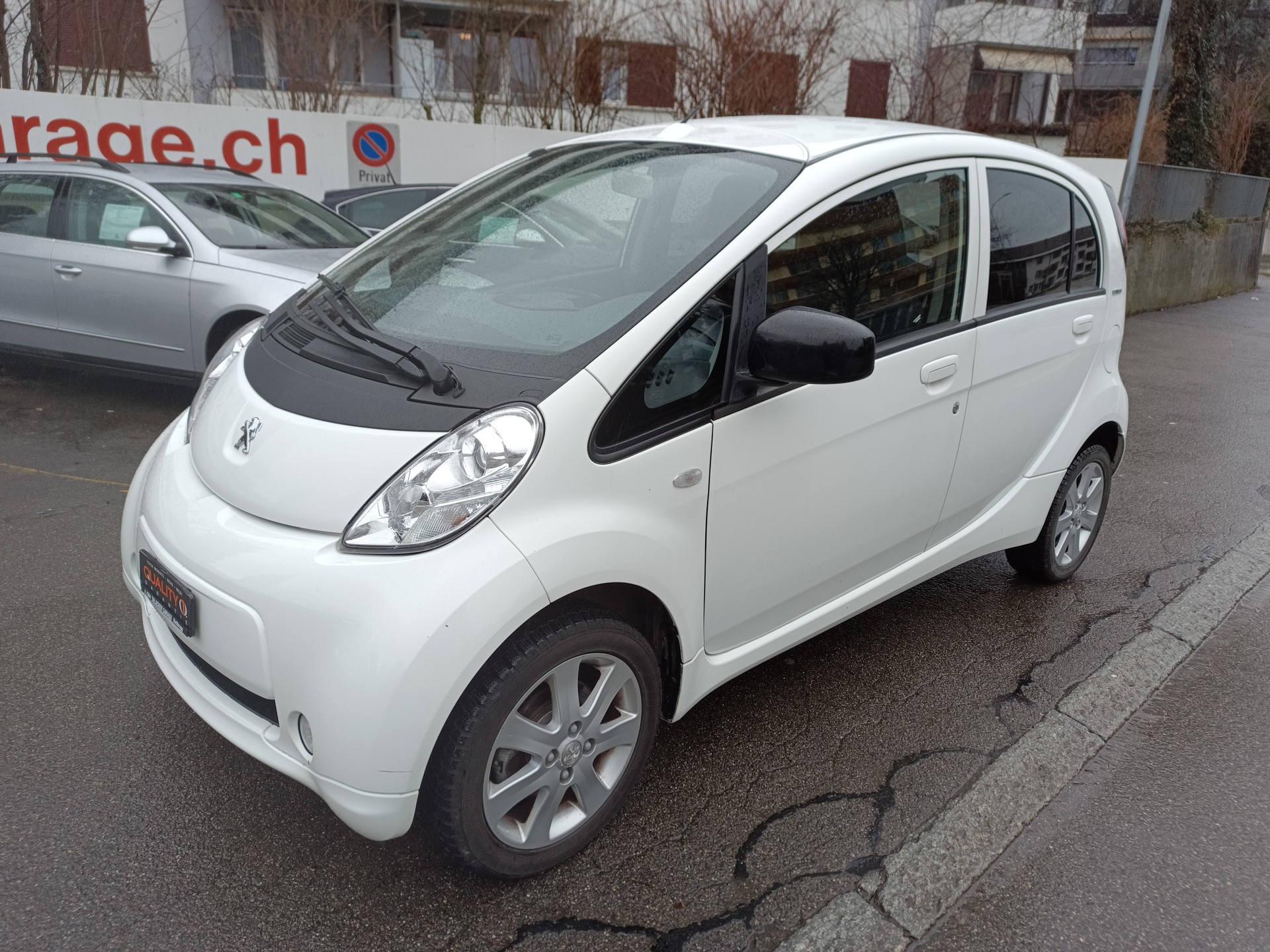 PEUGEOT iON-image-0