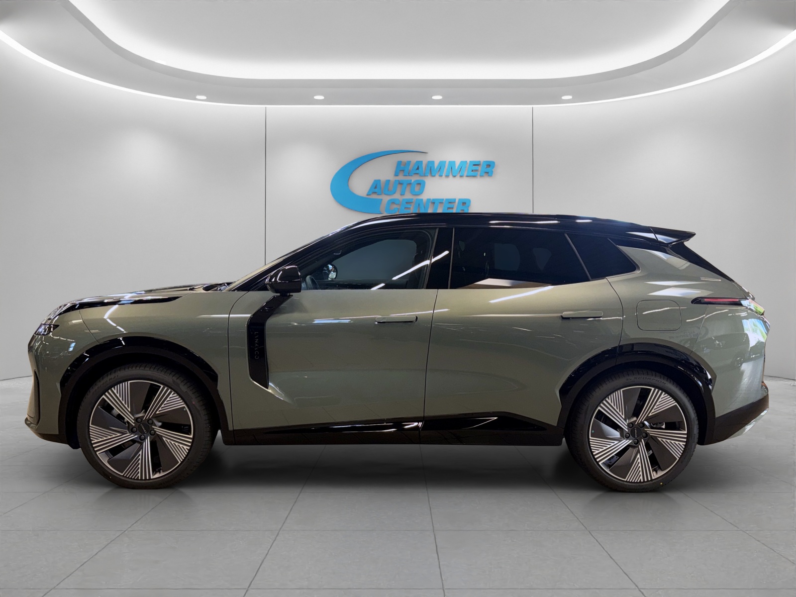 LYNK & CO 08 1.5 PHEV More-image-1
