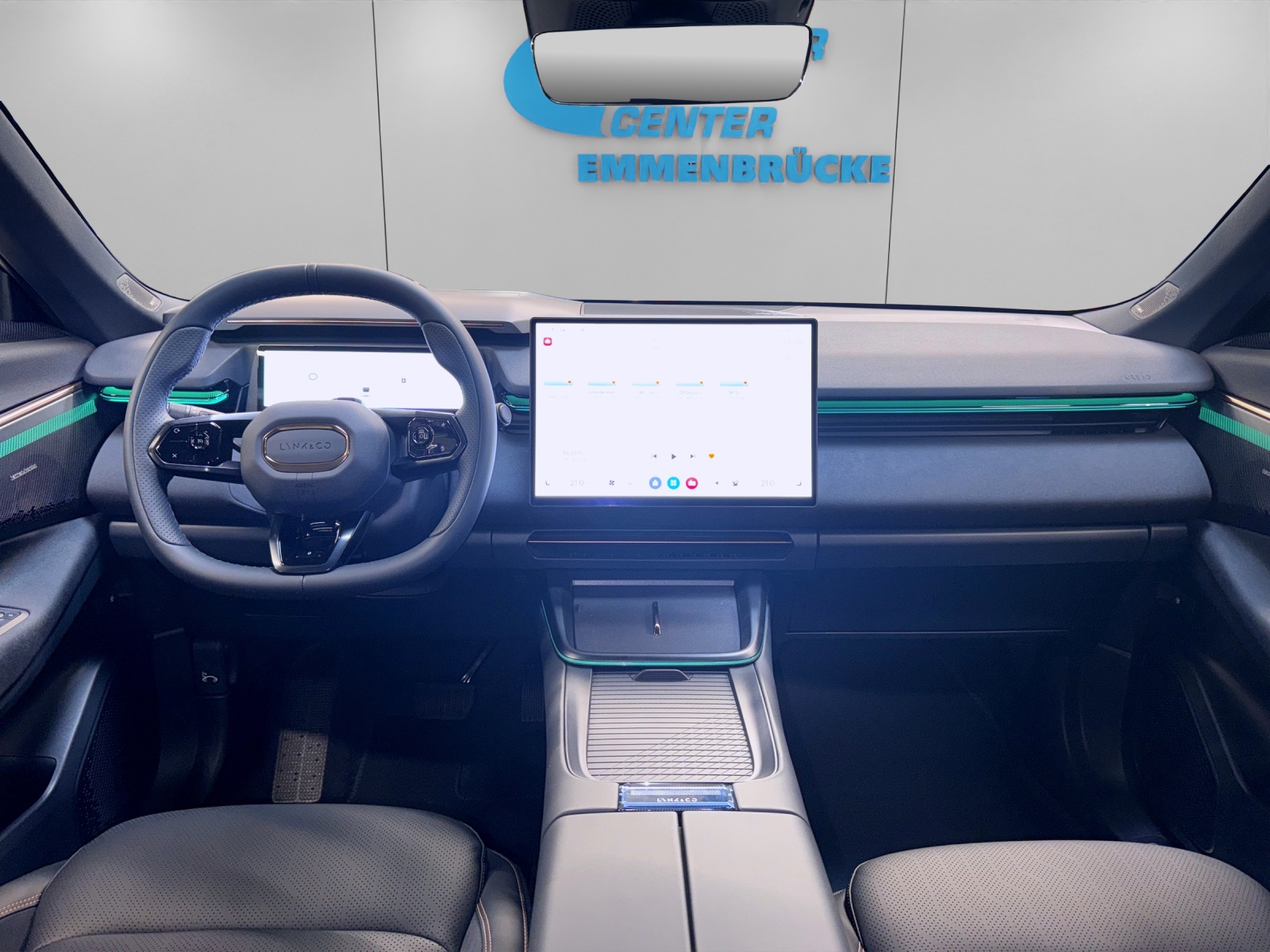 LYNK & CO 08 1.5 PHEV More-image-11